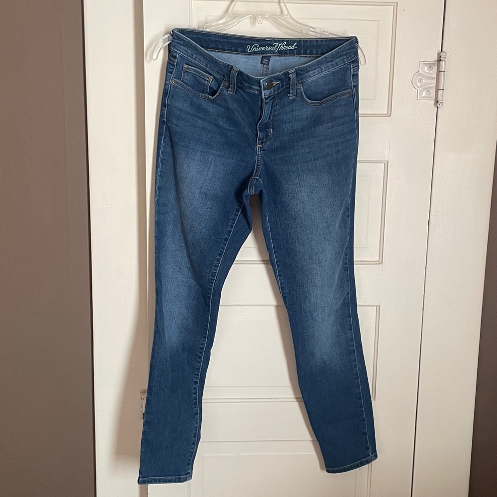 Universal Thread Mid Rise Skinny, 6/28R, EUC
